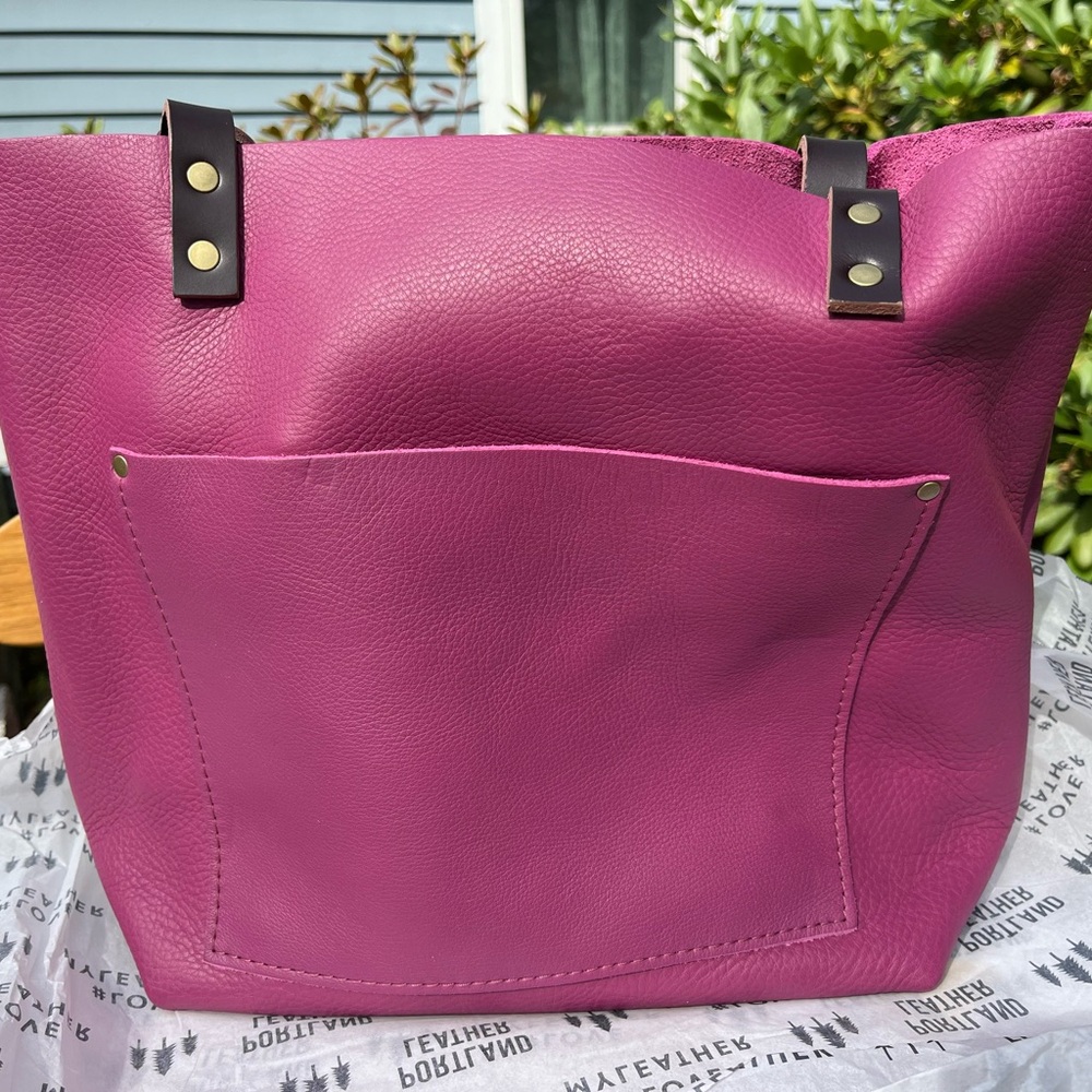Portland Leather medium Tote Bag in Iris